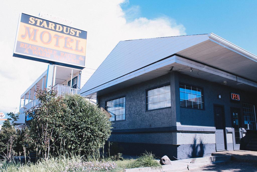Stardust Motel Camrose Dış mekan fotoğraf