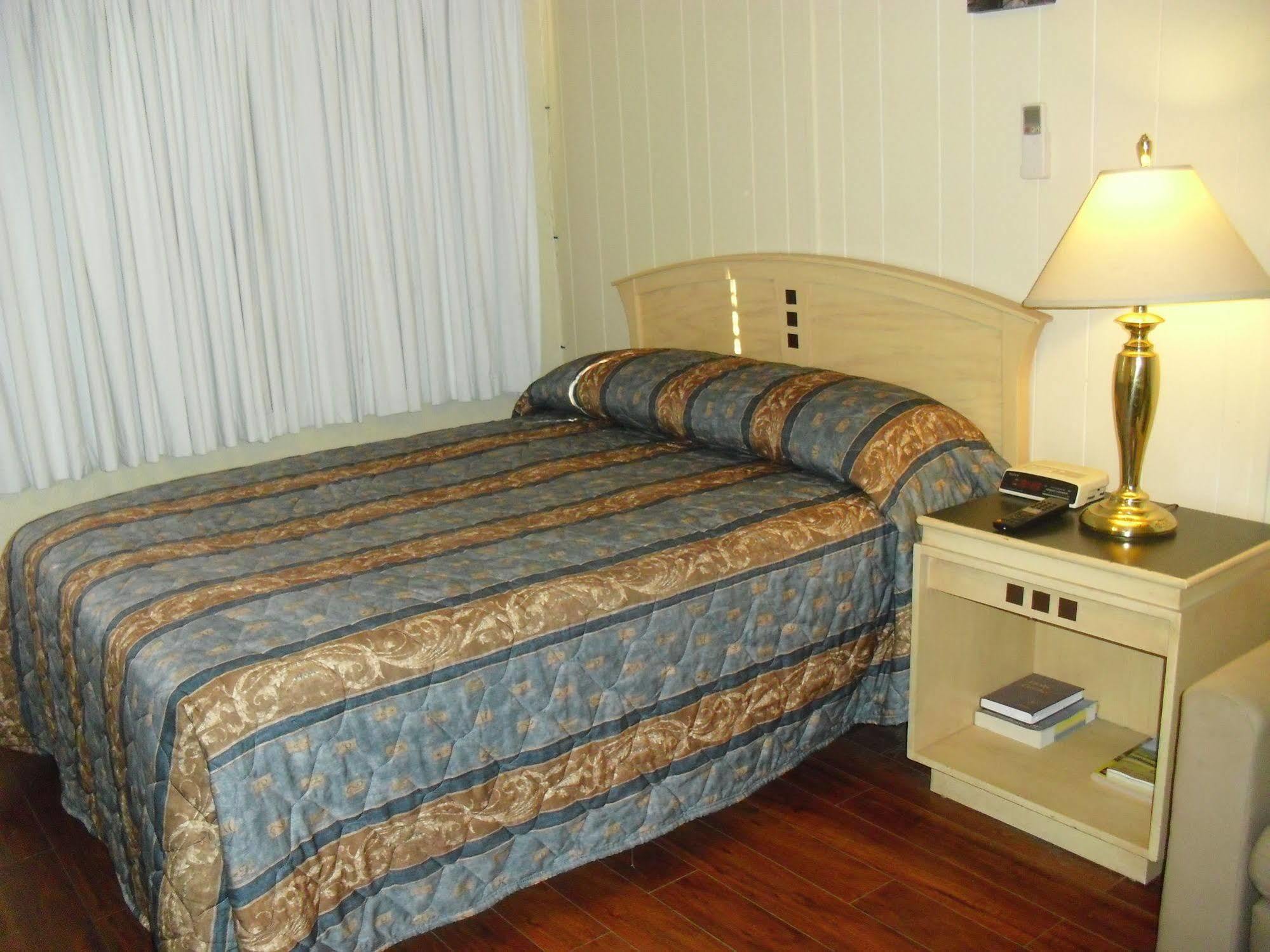 Stardust Motel Camrose Dış mekan fotoğraf