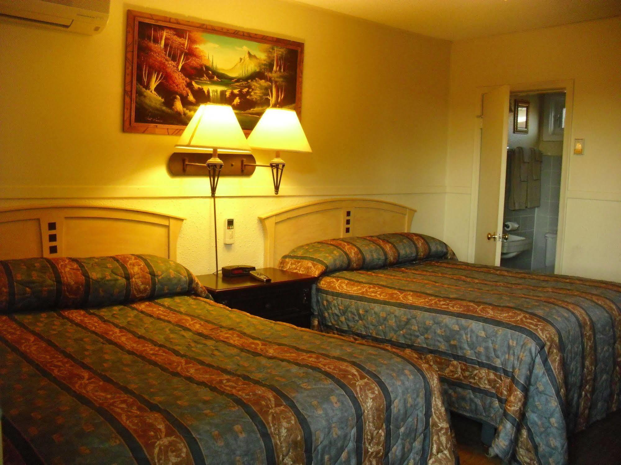 Stardust Motel Camrose Dış mekan fotoğraf
