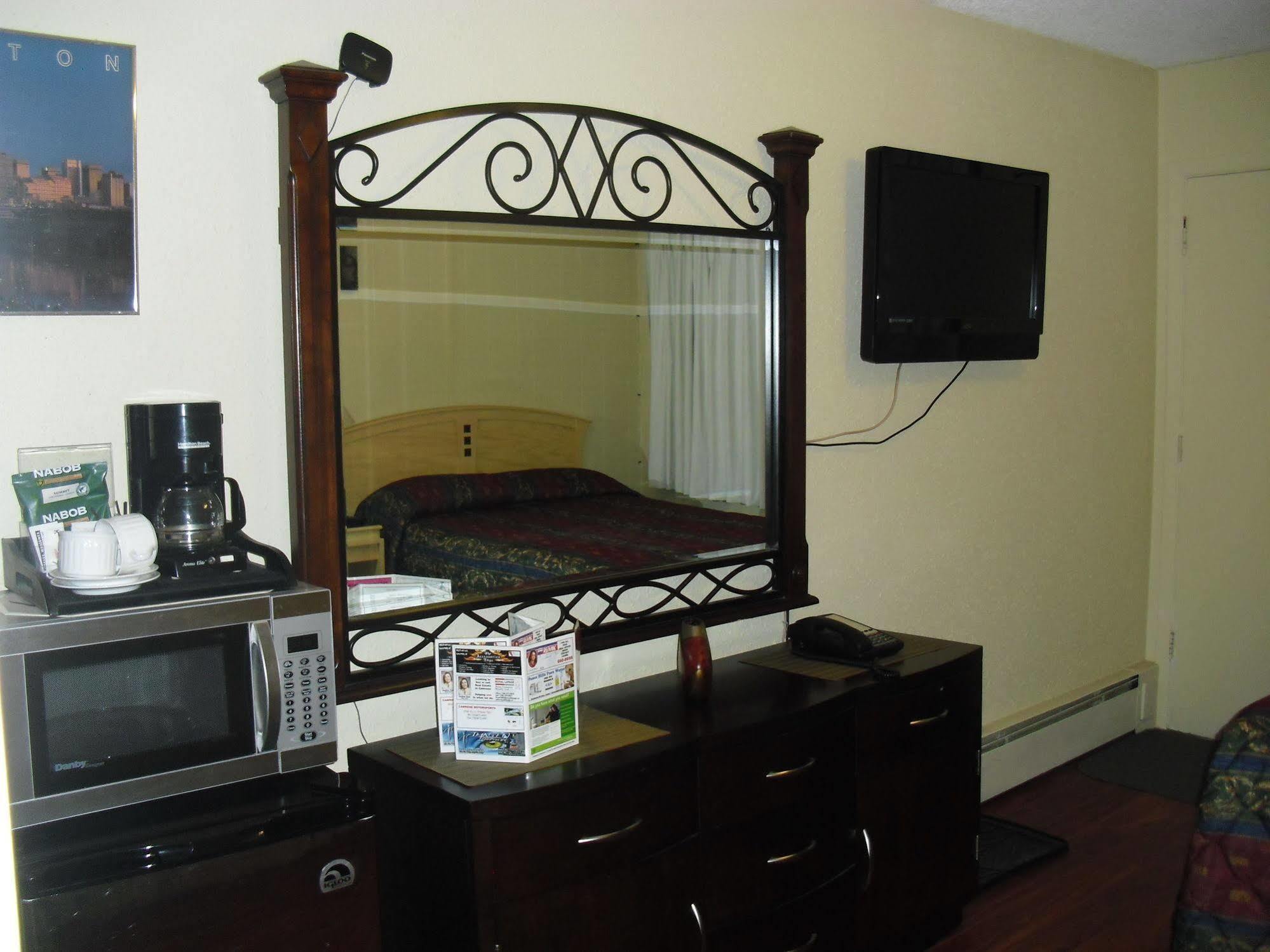 Stardust Motel Camrose Dış mekan fotoğraf