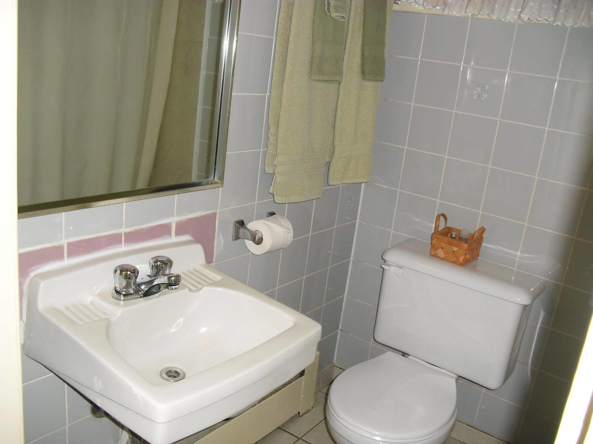 Stardust Motel Camrose Dış mekan fotoğraf